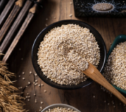 Superfood Alge: Rezeptidee für eine Power Bowl mit Quinoa, Linsen und dem „Gemüse des Meeres“