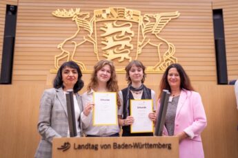 Die Jugend macht Politik – Mara Umlauf und Helena Limberg belegen beim 67. Schülerwettbewerb des Landtags den ersten Platz